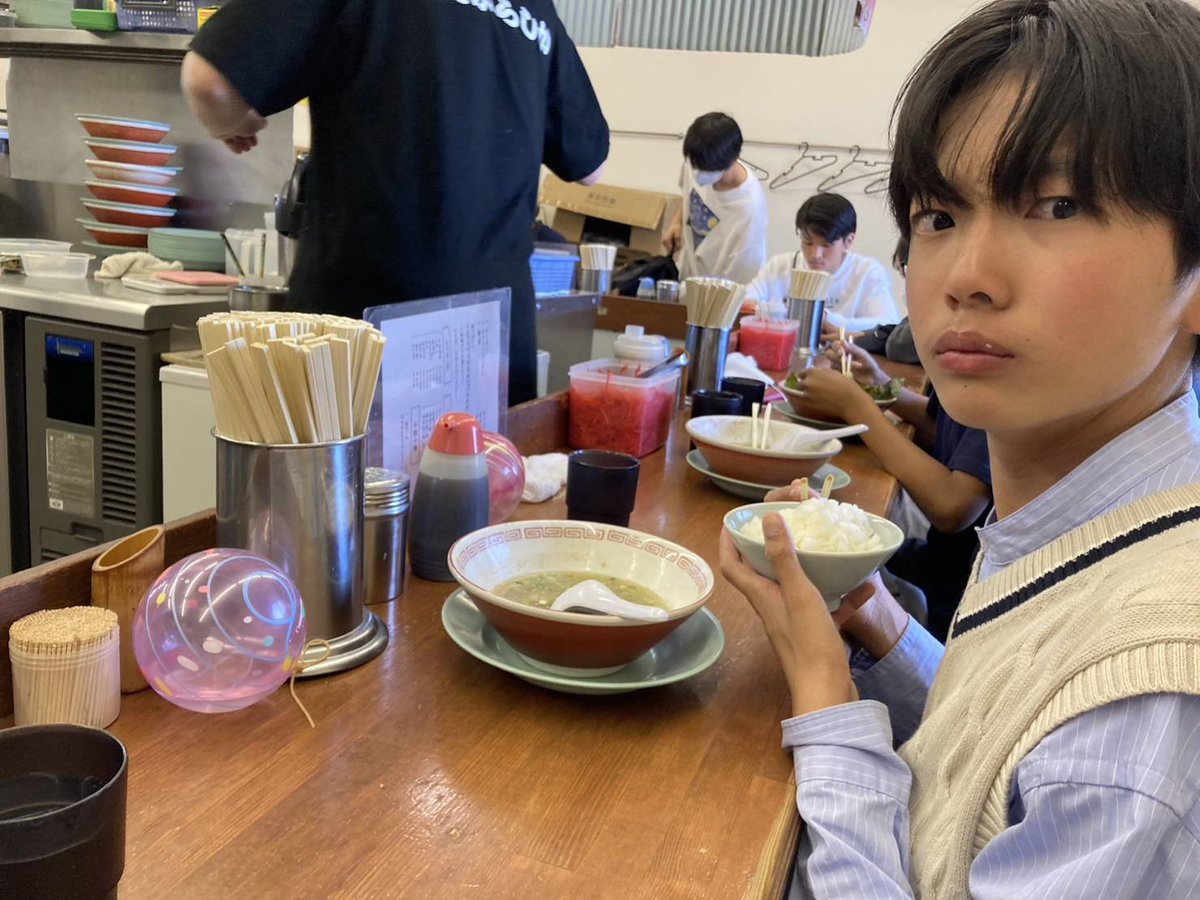 yeonjun_tdj's tweet photo. 幼少期の写真掘り返してるけど、小6から高三めっちゃ成長した気する。父母ありがとう。 https://t.co/3TzZZhuYyQ