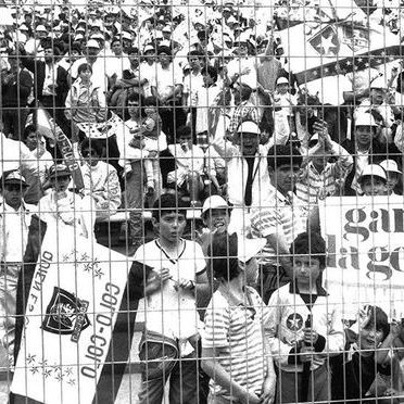 DatosAlbos's tweet photo. ¡El 30 de septiembre de 1989 renació la casa del Eterno Campeón! Celebramos la reinauguración del Estadio Monumental, el templo donde late el corazón albo y se han escrito páginas doradas de nuestra historia. ¡La ruca está de fiesta! 🏁🏟️ #UnaHistoriaMonumental https://t.co/zbSu0FUstH