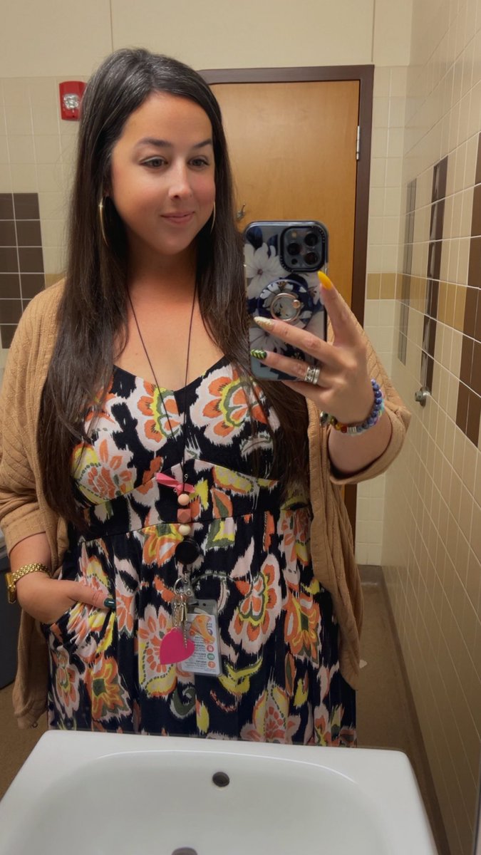 Dear_Samanthaa's tweet photo. My hair is the straightest thing about me 😜🥰😘 https://t.co/Mq0uyFhqa0