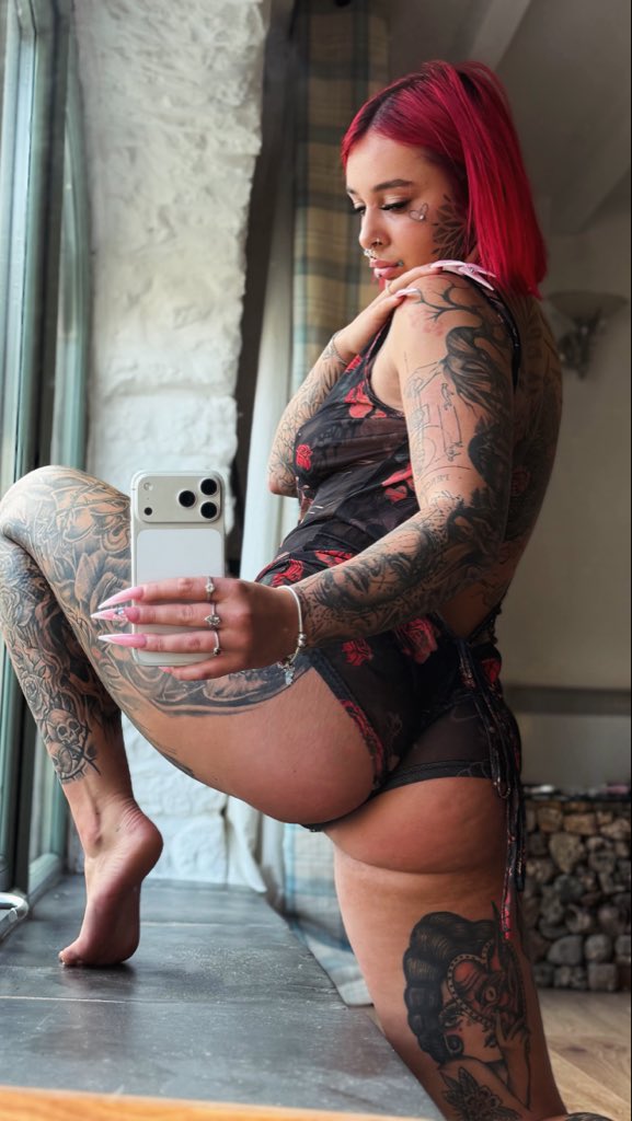 chelsiexjaynep's tweet photo. What do we think of my new body suit ☺️ https://t.co/MKUxmYoxcb