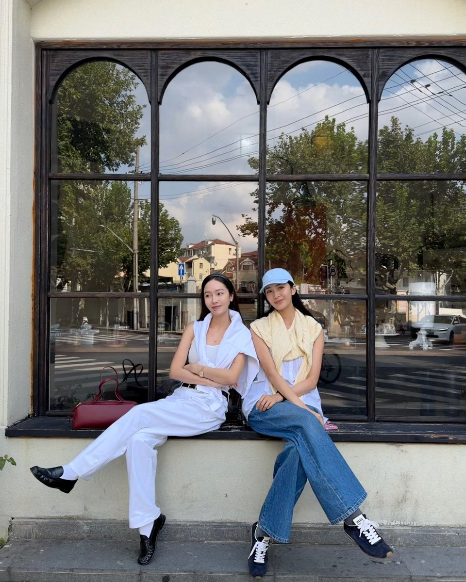 hyori_sunie's tweet photo. [Instagram] 260930 Jessica Jung updated (4) - with Cici Wang

jessica.syj: September, you were a little bit of everything🌼🍃🧺⛅️ ​​​

#JessicaJung #제시카 https://t.co/4HjSh9mhYn