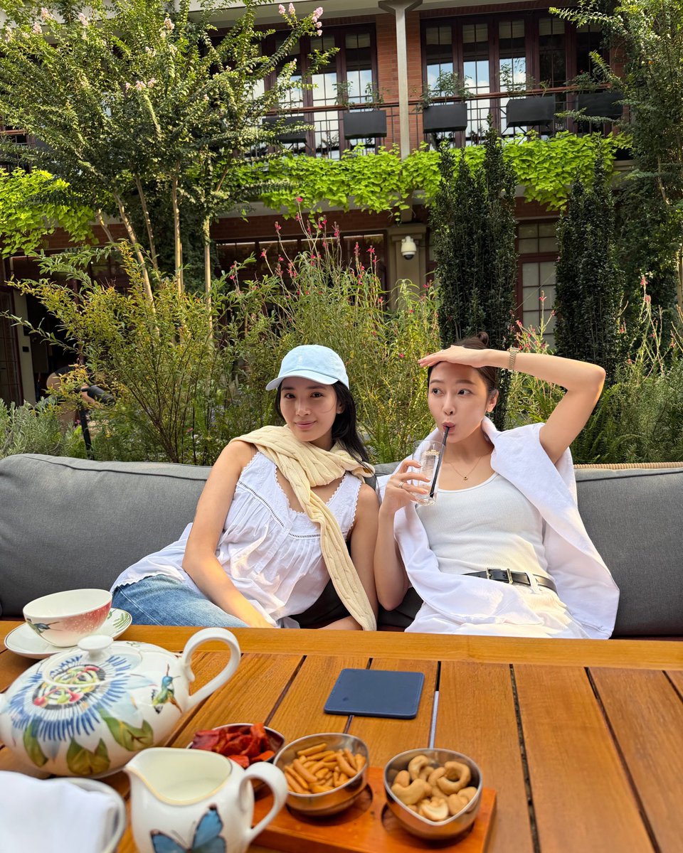 hyori_sunie's tweet photo. [Instagram] 260930 Jessica Jung updated (4) - with Cici Wang

jessica.syj: September, you were a little bit of everything🌼🍃🧺⛅️ ​​​

#JessicaJung #제시카 https://t.co/4HjSh9mhYn