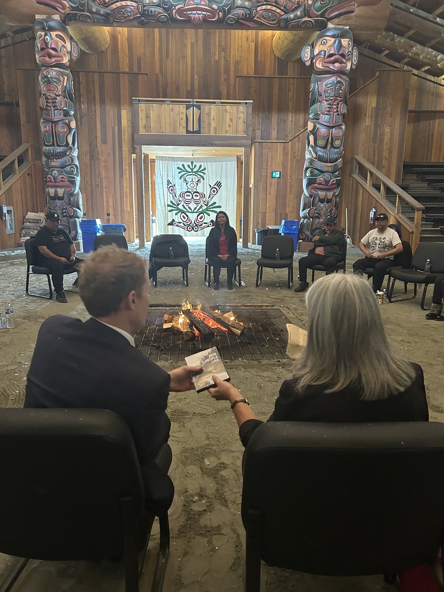 MarcMillerVM's tweet photo. Heureux d’être de retour à Port Hardy pour voir la  Na̱nt̕si Gukwdzi des Nations Gwa’sala-’Nakwaxda’xw maintenant entièrement construite et servir d’espace où la communauté peut se rassembler et faire vivre sa culture, ses traditions et ses langues. https://t.co/nwzuvCO9OU