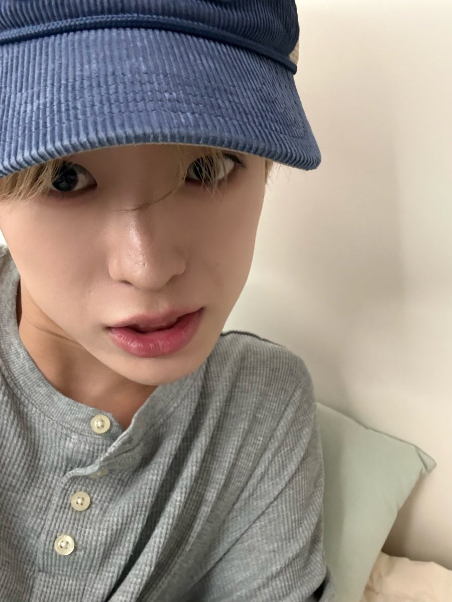 tokkuu45's tweet photo. 회색 티에 모자 쓴 윳 넴
나진짜사랑함 https://t.co/EzfK4nOwPf
