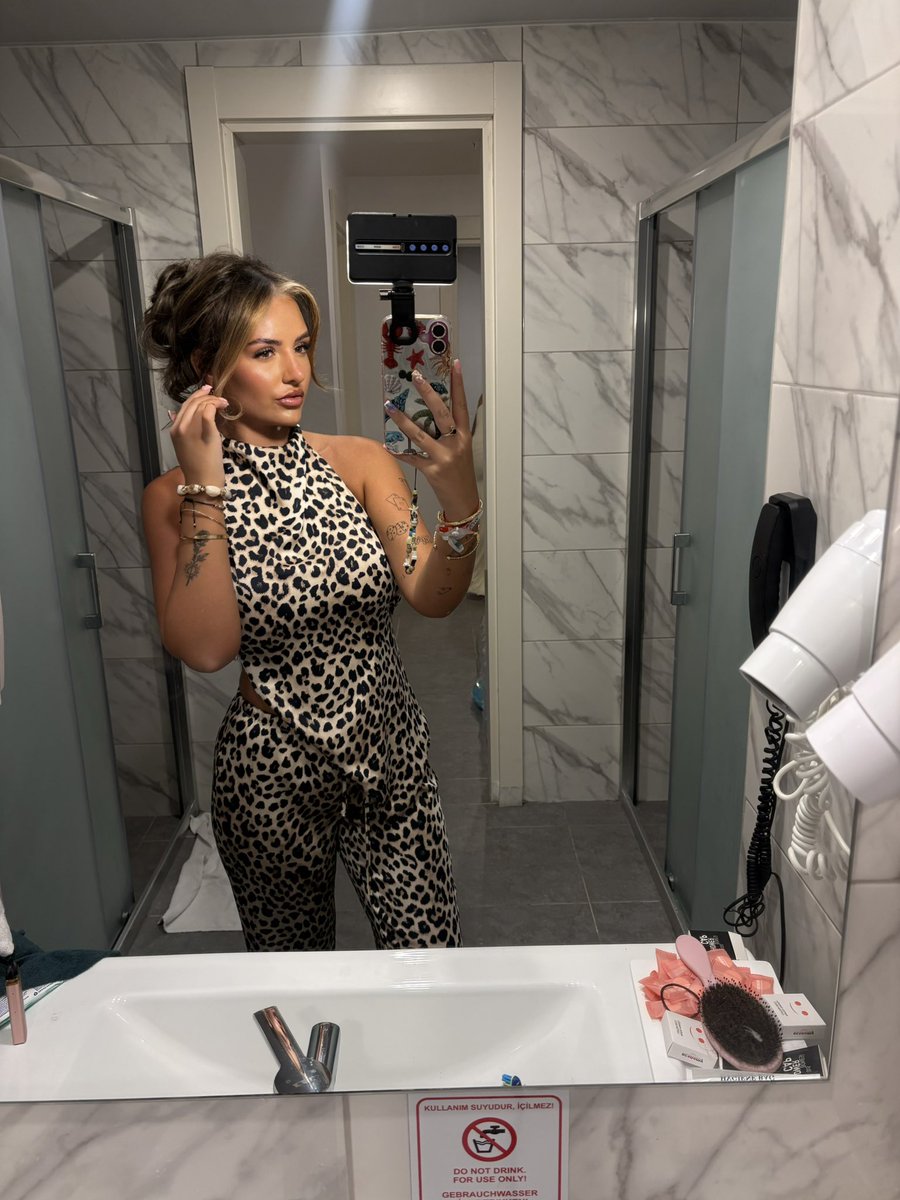 paybratleah's tweet photo. I’ve been a baddie every night I’ve been away I just forget to post https://t.co/hqVqAJAar7