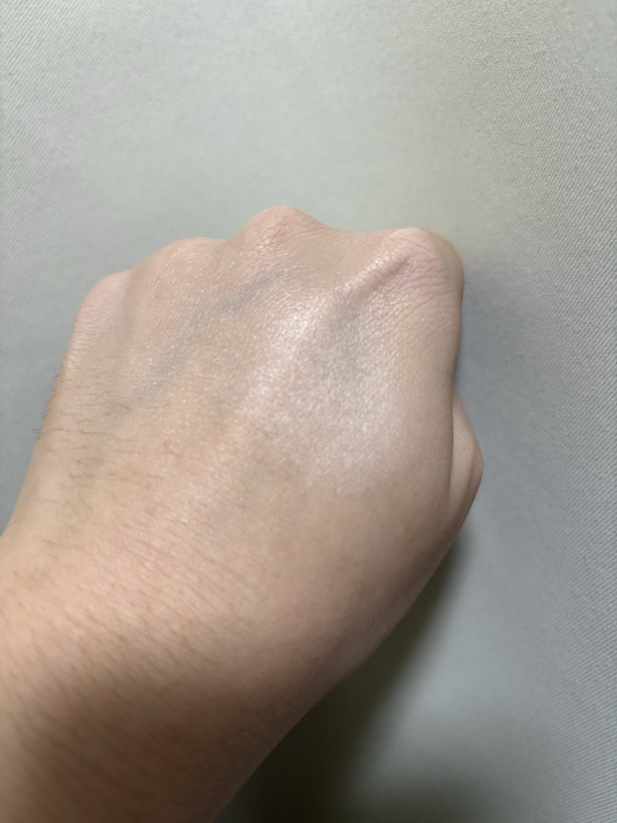 2Nzhv's tweet photo. 肌の色が明るくなって探し求めたものでした。
みずみずしい光沢感という口コミがありましたが、その通りでした。
保湿キープも長くて他の製品と比べると頻度少なく長持ちで手間が省けました。
#heyooo #クッションファンデ #水光肌 #低刺激 #韓国コスメ https://t.co/TU6vkqpG75