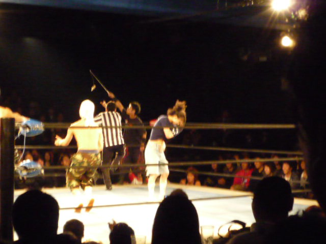 kuriu's tweet photo. #ManyThanksFACE
2005年にリング立てるバイトさせてもらって
2008年に学生プロレス最後の試合をして
2025年になってもまだ試合やらせてもらって
昨日、最終日のキャンパスの紐通しをさせてもらった

私が歌舞伎町に行く理由は一つだけでした
人生の半分がなくなった気分です
感謝が尽きません https://t.co/ErDGGK5Vli
