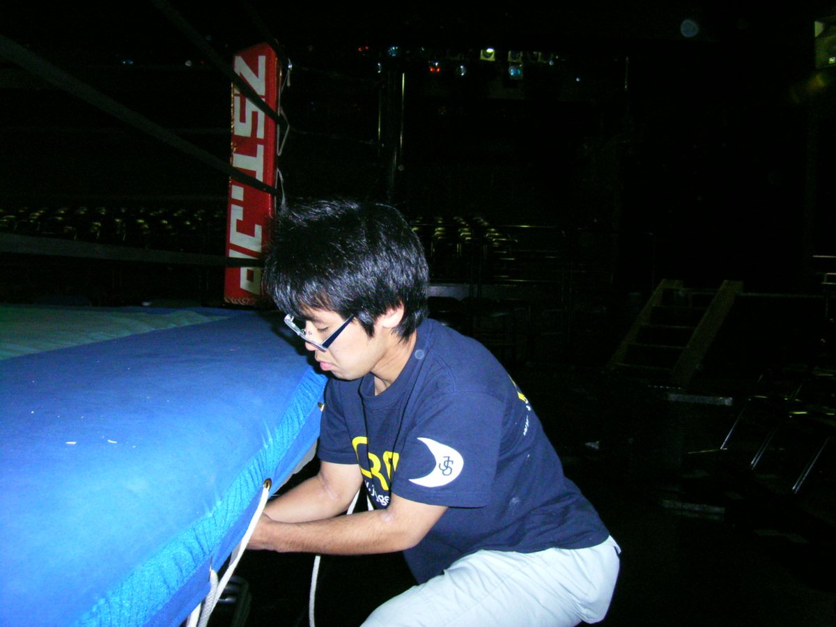 kuriu's tweet photo. #ManyThanksFACE
2005年にリング立てるバイトさせてもらって
2008年に学生プロレス最後の試合をして
2025年になってもまだ試合やらせてもらって
昨日、最終日のキャンパスの紐通しをさせてもらった

私が歌舞伎町に行く理由は一つだけでした
人生の半分がなくなった気分です
感謝が尽きません https://t.co/ErDGGK5Vli
