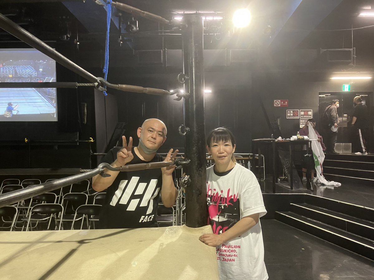kuriu's tweet photo. #ManyThanksFACE
2005年にリング立てるバイトさせてもらって
2008年に学生プロレス最後の試合をして
2025年になってもまだ試合やらせてもらって
昨日、最終日のキャンパスの紐通しをさせてもらった

私が歌舞伎町に行く理由は一つだけでした
人生の半分がなくなった気分です
感謝が尽きません https://t.co/ErDGGK5Vli