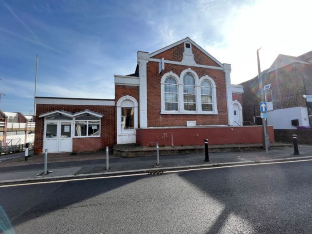 PaulGolding's tweet photo. CHURCH TO MOSQUE — REJECTED.

Thurrock Council blocks plans to gut Stanford-le-Hope's former Methodist Church — 150+ years of Christian heritage — into Stanford Jamme Masjid.

384 local objections. Residents stood firm for their High Street.

Britain First: defend our churches. Stop the church-to-mosque conversions.