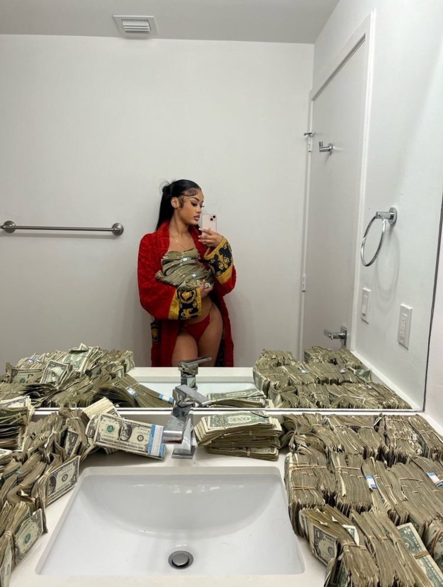 kedskeedakee's tweet photo. moneyfesting 💸💸💸 https://t.co/DIXGeDKQju
