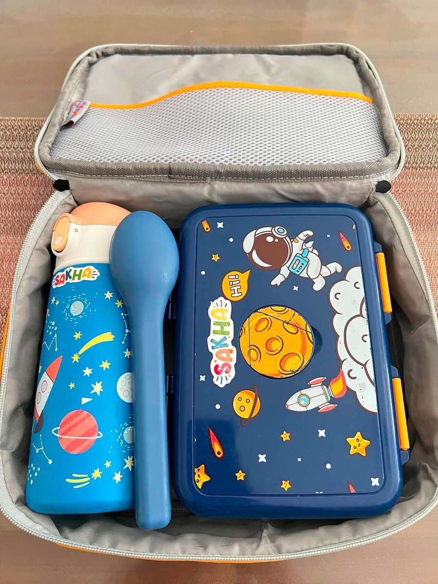 lostanotherbyte's tweet photo. Lunch box anakku yg awet dari bahan stainless steel, anti tumpah dan anti nyampur antar sekatnya. Gampang dibersihkan karena karetnya bisa dilepas. Menurutku lunch box ini juga kids friendly, karena  tipe bukaan di depan biar anak ga ribet nutup baliknya 👌🏻 https://t.co/p0aYuWEAuz