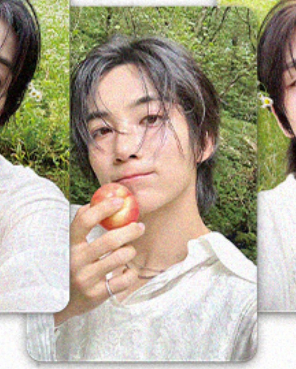 svtnserenade's tweet photo. jeonghan kagat necklace at jeonghan apple 😭 https://t.co/UyIv2ONN1a