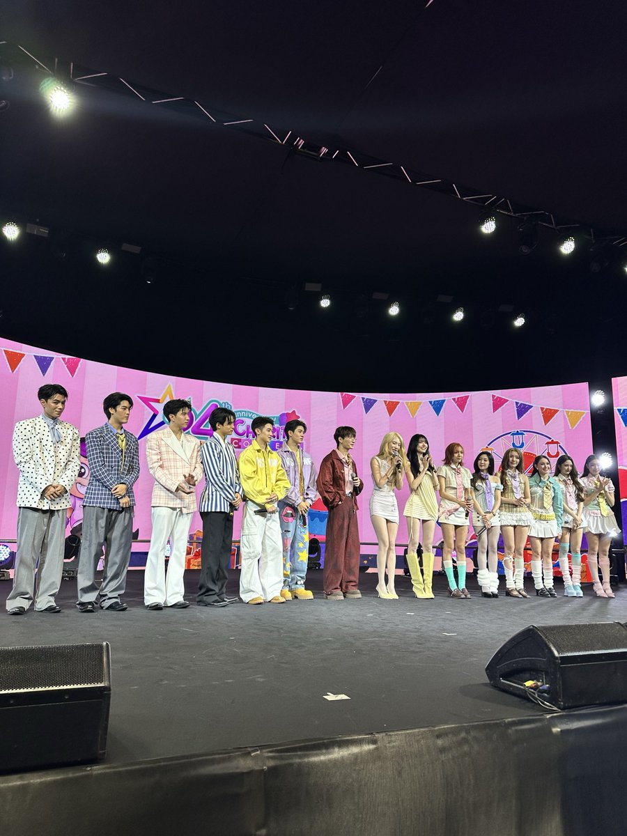fillisheight8's tweet photo. กรุขำ ดูมันดิกับgmmtv สไตล์ชุด คนละขั้ว63536353636 สีสันจัดอะเจ้ม https://t.co/QAoy2Vnvt1