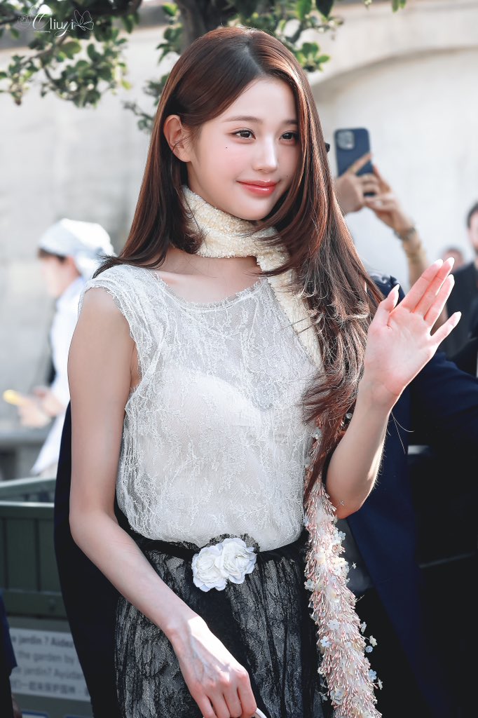 lVE_LOVEIVE's tweet photo. 260929🐰🤍💚

 #아이브 #IVE #장원영 #JANGWONYOUNG #원영 #WONYOUNG #ウォニョン
#WonyoungxDiorSS27
#DiorSS27 @Dior https://t.co/Jt4Bjg9wLv