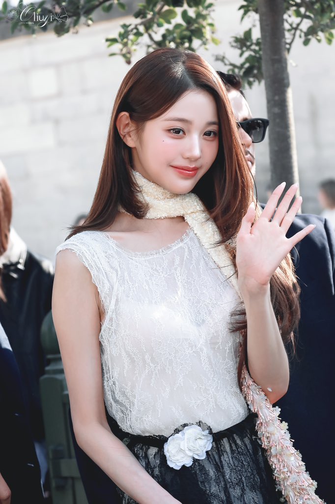 lVE_LOVEIVE's tweet photo. 260929🐰🤍💚

 #아이브 #IVE #장원영 #JANGWONYOUNG #원영 #WONYOUNG #ウォニョン
#WonyoungxDiorSS27
#DiorSS27 @Dior https://t.co/Jt4Bjg9wLv