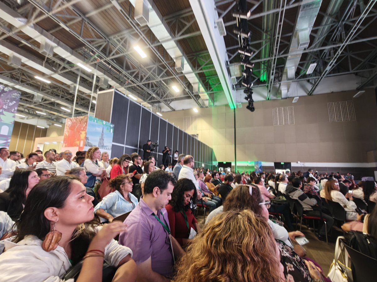 SSKathleen's tweet photo. Auditorio lleno en @SmartCityexpo  Cali! 
Hablando de soluciones innovadoras y más humanas, para ofrecer experiencias más cercanas a las realidades de las personas que habitan nuestras ciudades. 

@javerianacali 

#movilidad #Cali #SmartCity #emcali #MetroCali #AlcaldiaCali https://t.co/y0JUS1ZSEZ