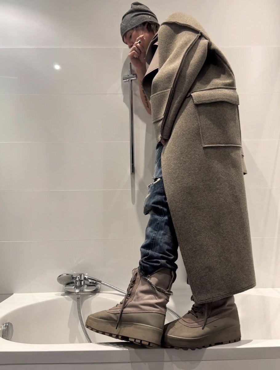 DodoFits's tweet photo. Yeezy 950 Boots Moonrock https://t.co/R6vVfXz0fW