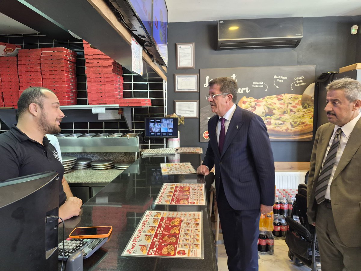 TatarArslan's tweet photo. 📍Tunceli | Cadde 62

Genel Başkan Yardımcımız ve Ekonomi İşleri Başkanımız Sayın Nihat Zeybekci ve kıymetli heyetimizle birlikte, #TürkiyeYüzyılıBuluşmaları kapsamında Cadde 62’de esnafımızı ziyaret ederek hemşehrilerimizle bir araya geldik.

Çarşının nabzını tuttuk, esnafımızın talep ve beklentilerini dinledik; samimi sohbetlerle Tunceli’nin ekonomik ve sosyal gündemine dair görüş alışverişinde bulunduk.

Şehrimizin ticaretine emeğiyle değer katan tüm esnafımıza hayırlı işler, bol ve bereketli kazançlar diliyorum.

@RTErdogan 
@ZeybekciNihat 
@abuyukgumus 
@Akparti 
@ekonomiisleri