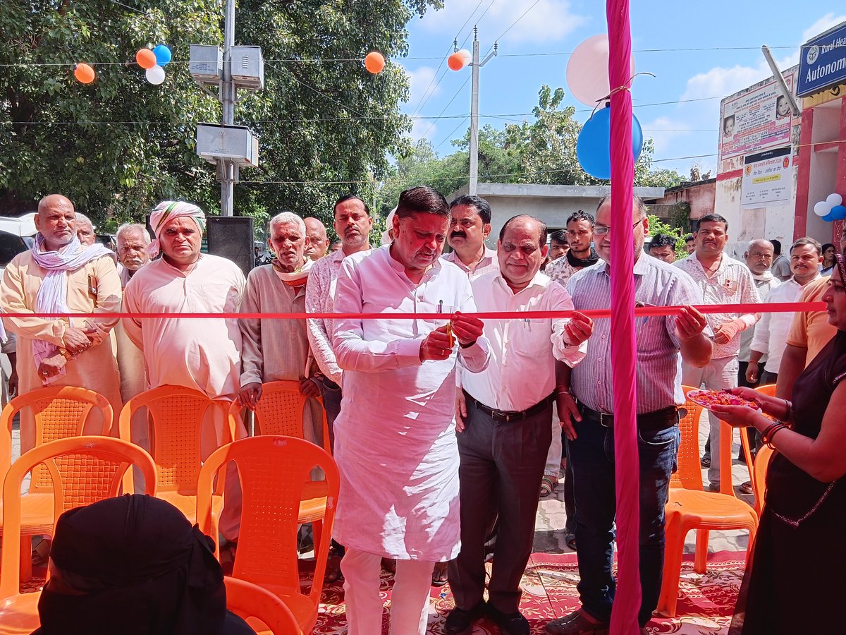 dmgonda2's tweet photo. "सेवा संकल्प अभियान" अंतर्गत सामुदायिक स्वास्थ्य हलधरमऊ में स्वास्थ्य जागरूकता कार्यक्रम में मा० विधायक कटरा श्री बावन जी द्वारा आयुष्मान कार्ड, क्षय रोग मरीजों को पोषण पोटली, उत्कृष्ट कार्य करने वाली आशाओं को प्रशस्ति पत्र वितरण किया गया।
#सेवा_संकल्प_अभियान
#गोण्डा_उत्तर_प्रदेश https://t.co/ePSMq0FAUY