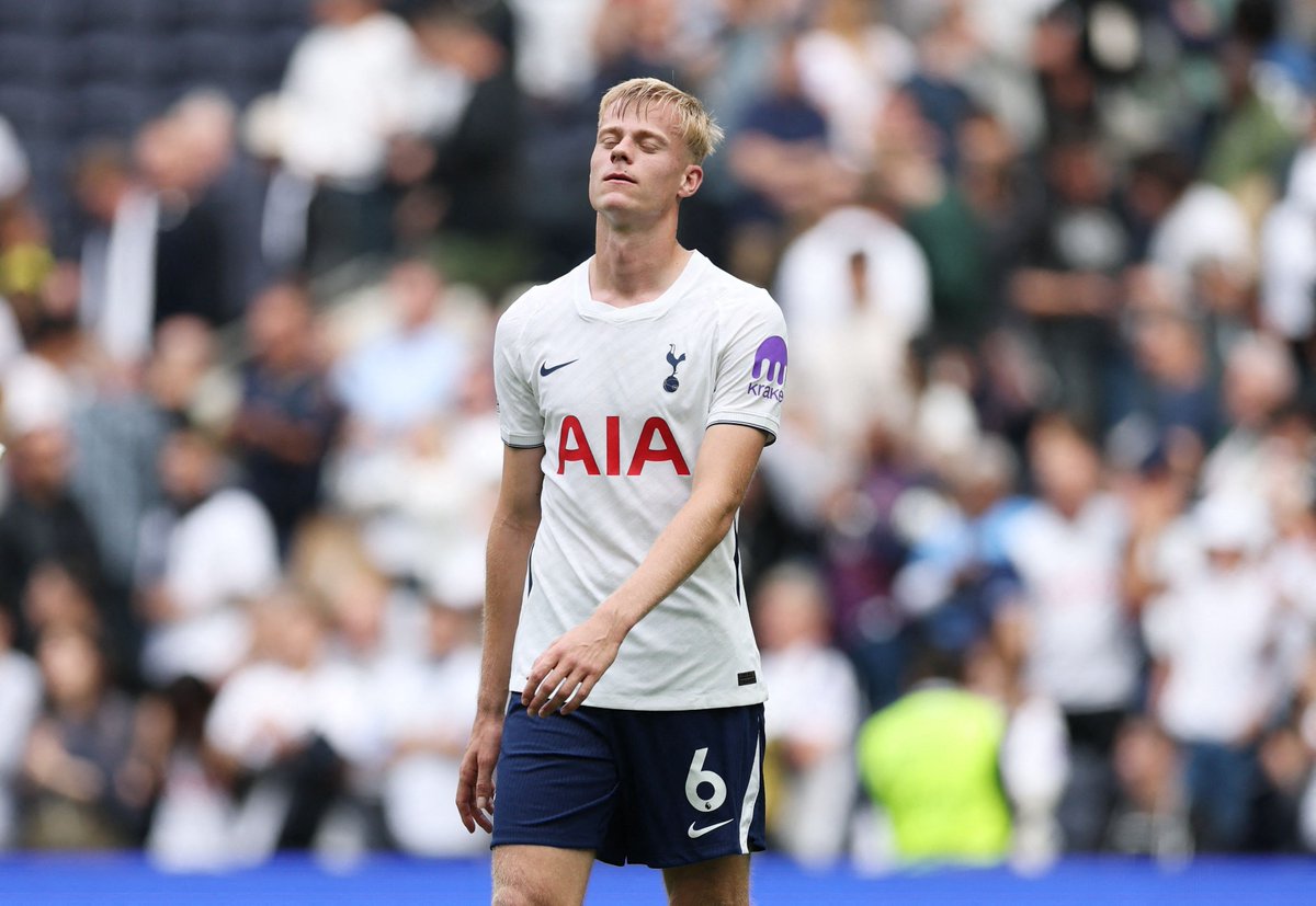 FFScout's tweet photo. 🚨🍊 Jan Paul van Hecke has left the Netherlands squad and returned to Spurs after picking up an injury in the game against Serbia. https://t.co/gQR6ur403e