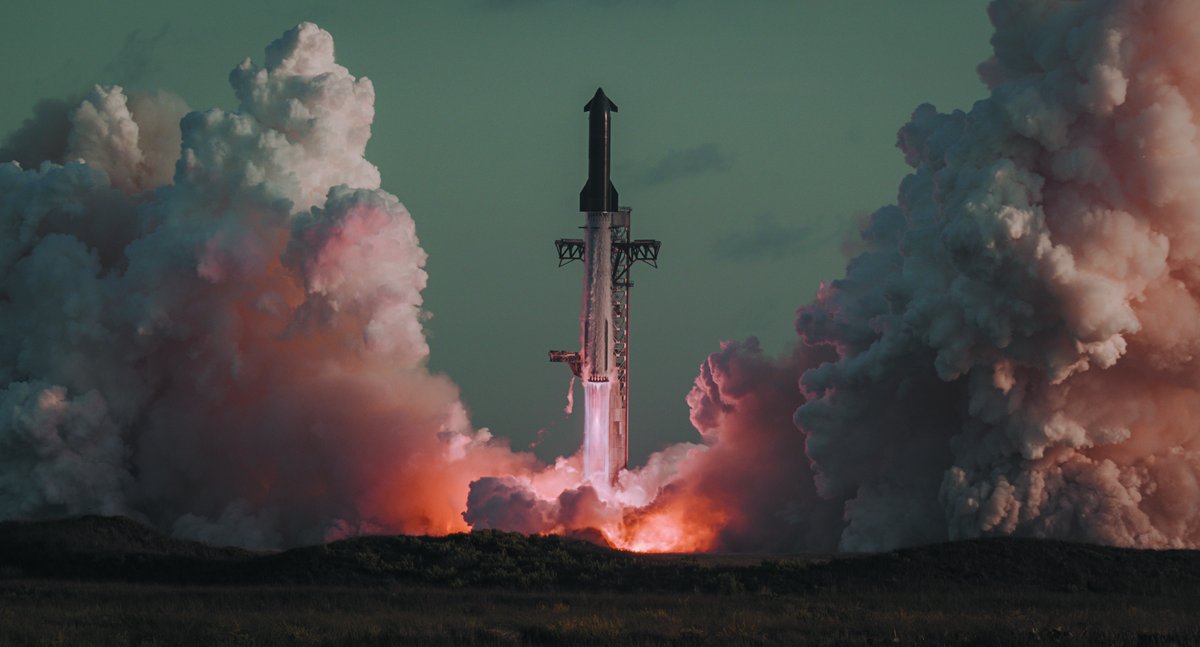 SpaceX's tweet photo. Starship Flight 14, the first morning launch from Starbase since Flight 5 https://t.co/ItpqNk3kdV
