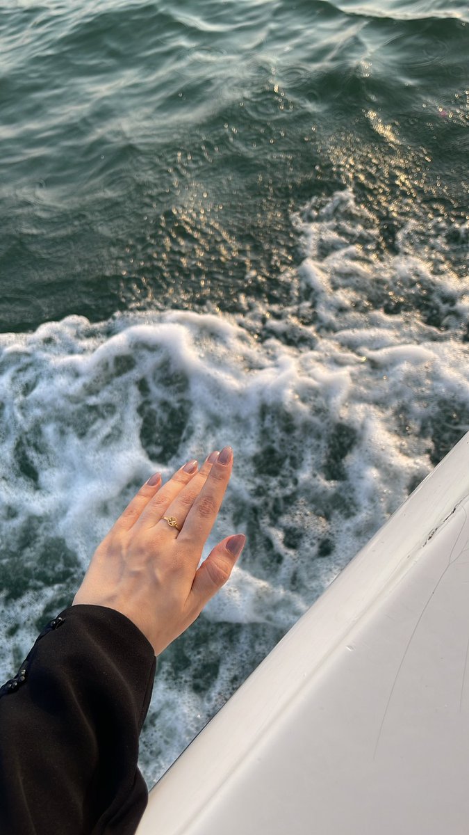ithepure_'s tweet photo. الإنسان يشبه 
مايُحب ❣️🌊🪞🌸. https://t.co/WEV2koCacS