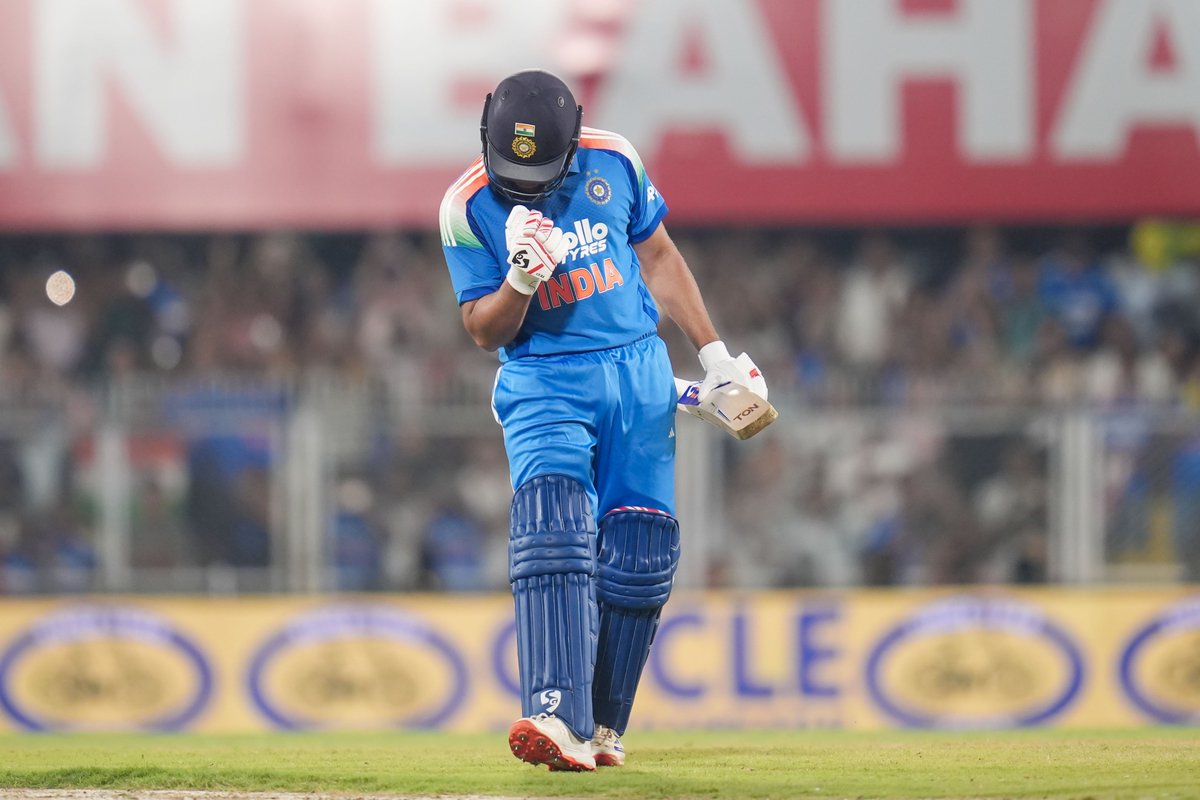 BCCI's tweet photo. 📸📸 Cometh the man, Cometh the Hitman 💪

Rohit Sharma, Take A Bow 🙇‍♂️

Updates ▶️ https://t.co/6XCYRtZLAi

#TeamIndia | #INDvWI | @mflone_ | @ImRo45 https://t.co/o1DFB0kenr