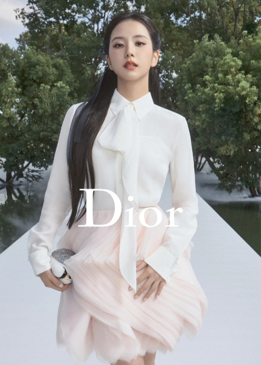 CRESCENTJS's tweet photo. Human Dior https://t.co/AaDi79bPcK