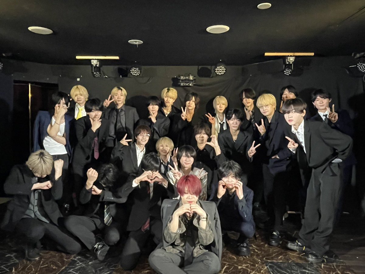 AzuRe_info_'s tweet photo. 🕶️月末イベント＆スーツライブ🕶️

9月も沢山のご来場、誠にありがとうございました‼️

今月の月末イベントは全メンバースーツで出演いたしました✨
滅多に見れないスーツ姿いかがでしたでしょうか🕶️
また、今月から新たにAzuRe特製キラ伝もご用意させていただきました💎✨️

10月も沢山のイベントをご用意しております‼️
是非お越しください✨

改めまして、ご来場いただきありがとうございました‼️