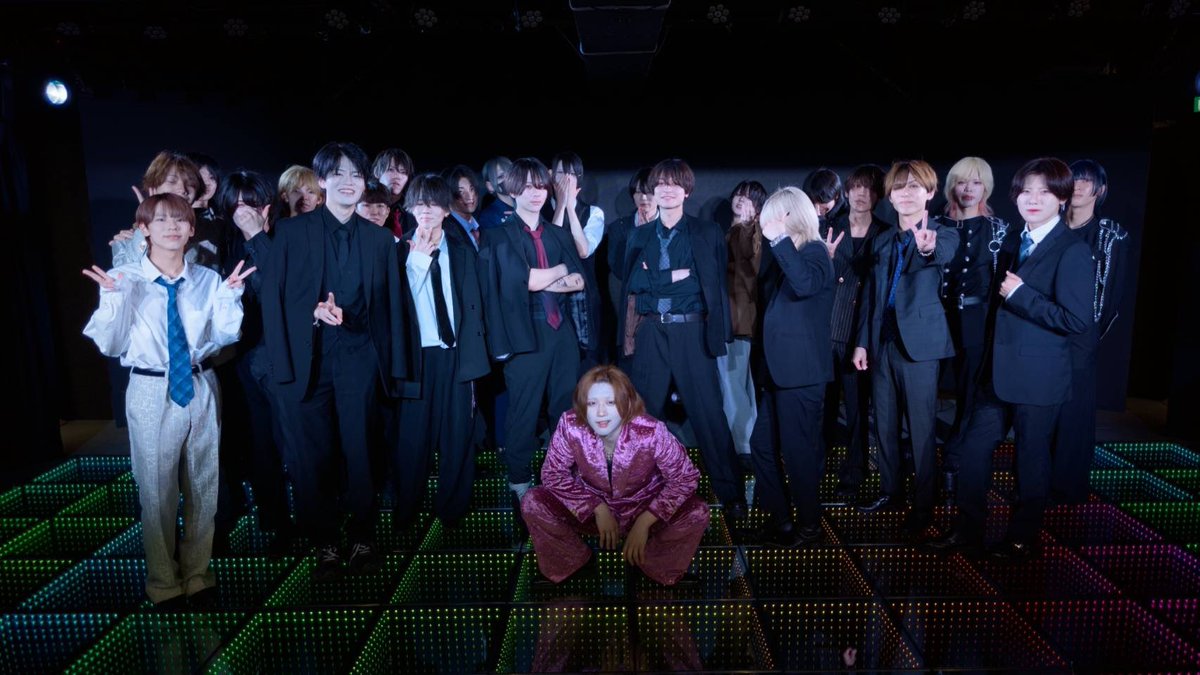 AzuRe_info_'s tweet photo. 🕶️月末イベント＆スーツライブ🕶️

9月も沢山のご来場、誠にありがとうございました‼️

今月の月末イベントは全メンバースーツで出演いたしました✨
滅多に見れないスーツ姿いかがでしたでしょうか🕶️
また、今月から新たにAzuRe特製キラ伝もご用意させていただきました💎✨️

10月も沢山のイベントをご用意しております‼️
是非お越しください✨

改めまして、ご来場いただきありがとうございました‼️