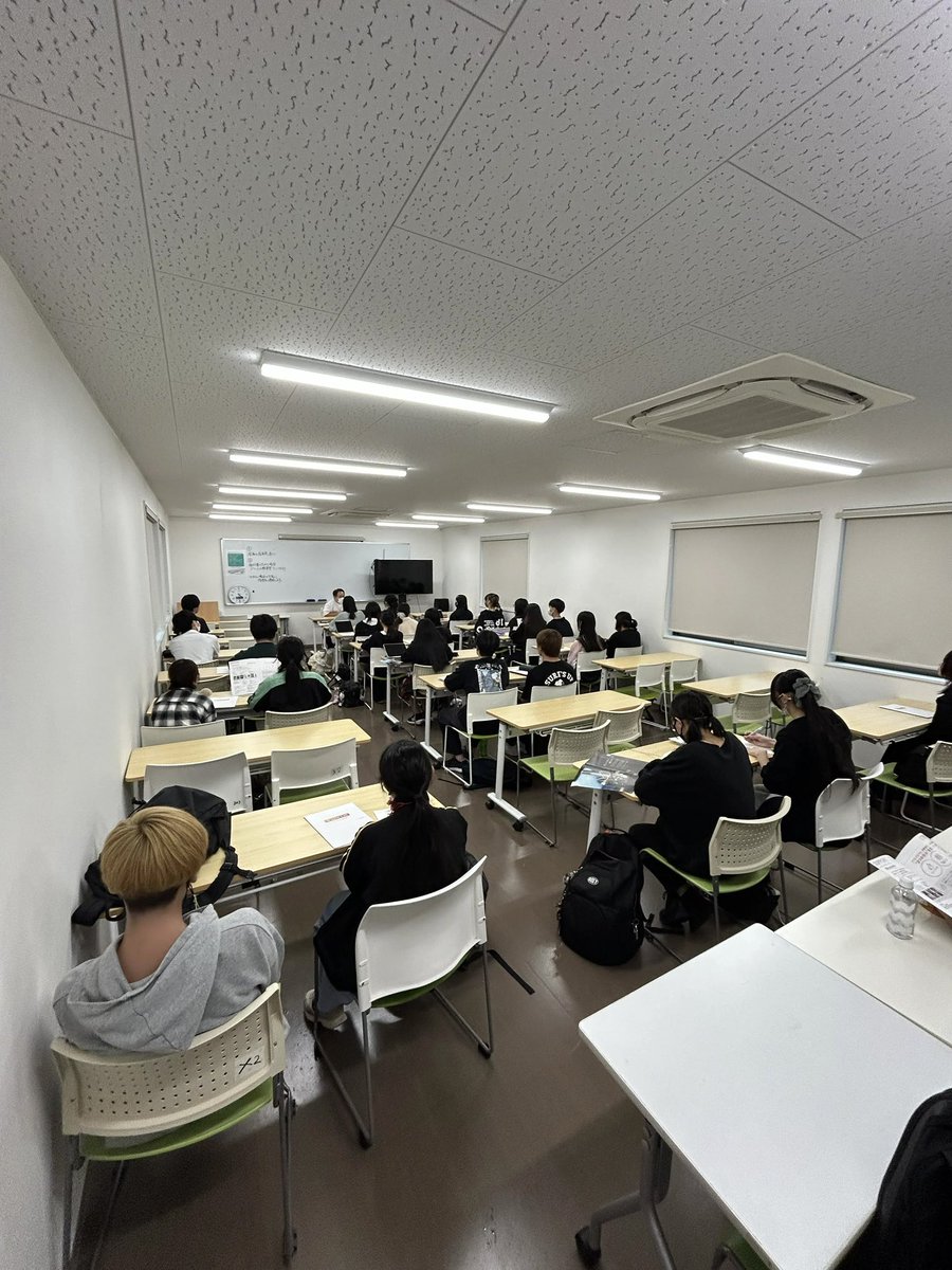 apteLab2026's tweet photo. 【本日の一報🎤】
横浜芸術高等学校さんにて、弊社説明会を実施させていただきました！✨

現在もダブルスクールで頑張ってるレッスン生もアプトラボに在籍しています！！📚

#アプトプロ #アプトラボ #声優養成所 #声優事務所 https://t.co/IC2zX7yHkH
