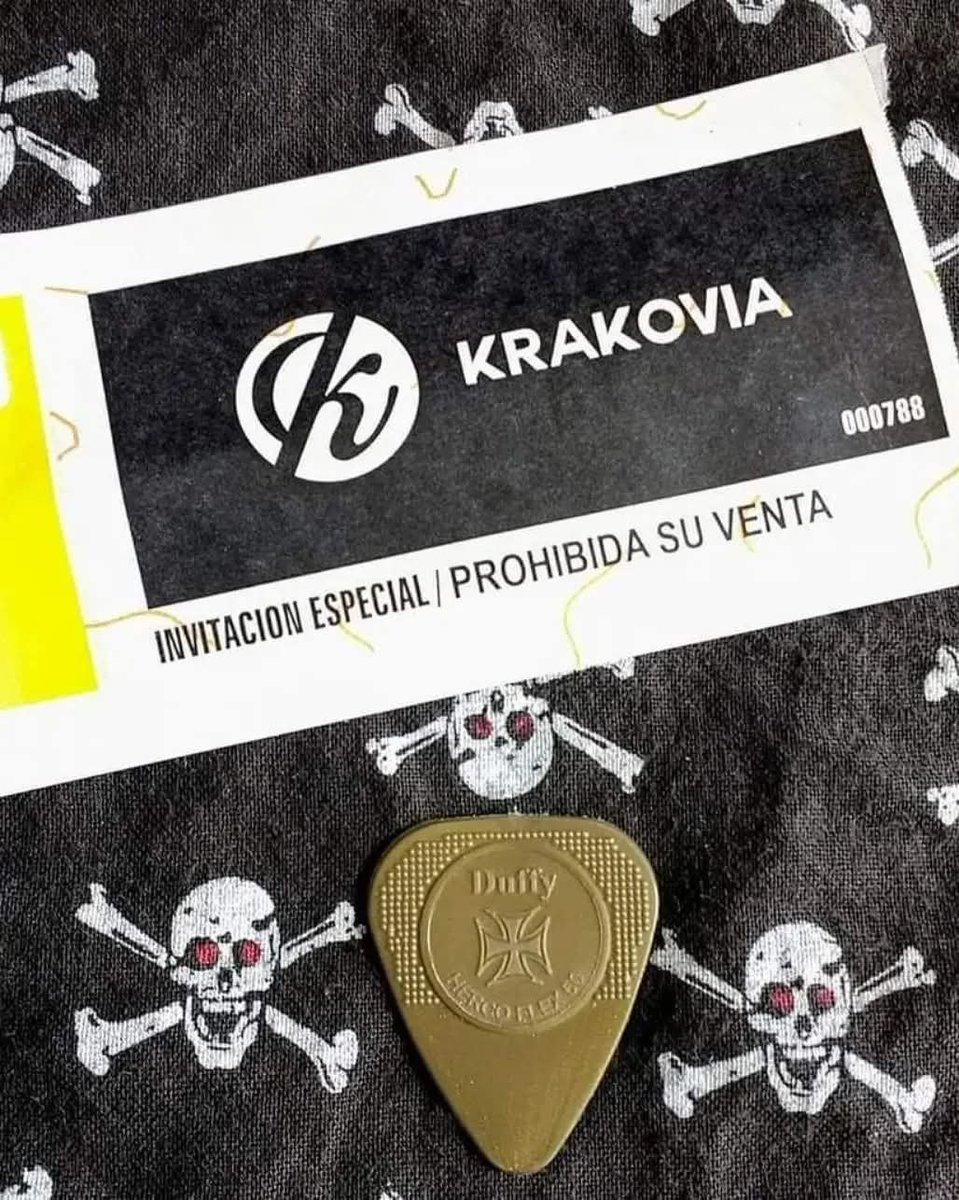 Christian_Culto's tweet photo. 30 de Septiembre de 2017 + THE CULT + se presentaba en " Krakovia " Córdoba, Argentina. Ahí estuvimos 🔥🤘🏻
⚡ CFFC ⚡
*
*
*
{ #thecult #ianastbury #billyduffy #johntempesta #live @officialcult @ianastburyofficial @johntempesta @grant_fitzpatrick_ @damonfox @bruno_nicolas95 } https://t.co/2caA9adizV