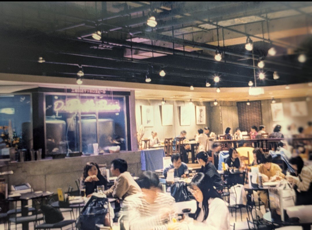 yebisu_kichi's tweet photo. など、こだわりを持って歩んで参りました。学生だったスタッフも白髪頭の店長となりました。今後は創業の地である西荻窪で少し緩やかに働ける形をとる決意に至りました。
残り短い期間となりますが引き続き最後までどうぞ よろしくお願い致します。
✨🍺🍻✨🍺🍻✨🍺🍻✨
👇️1989年当時のビアホール https://t.co/rtKfmlBWQL