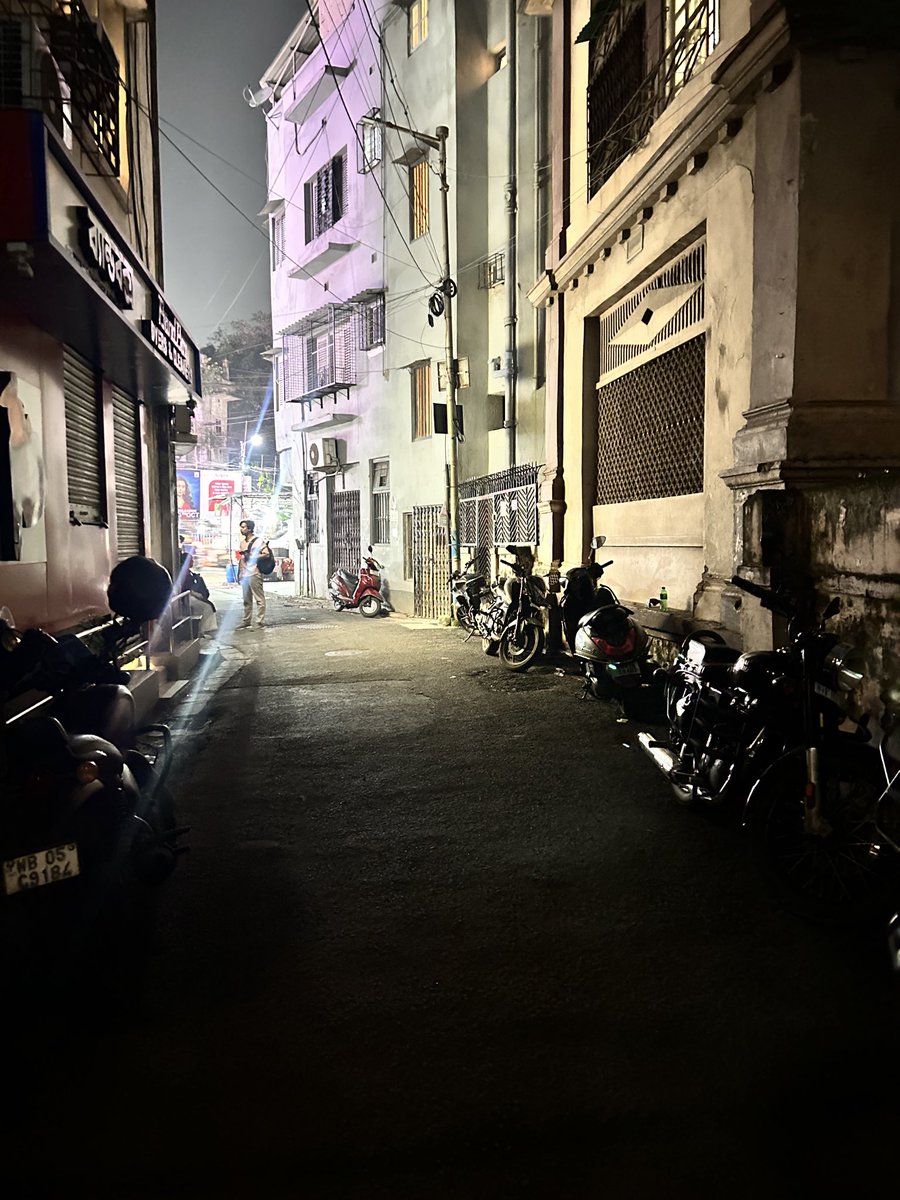 missKayal's tweet photo. @KPTrafficDept Care to take action @KPTrafficDept @KolkataPolice ???? https://t.co/2iOowZEeSB