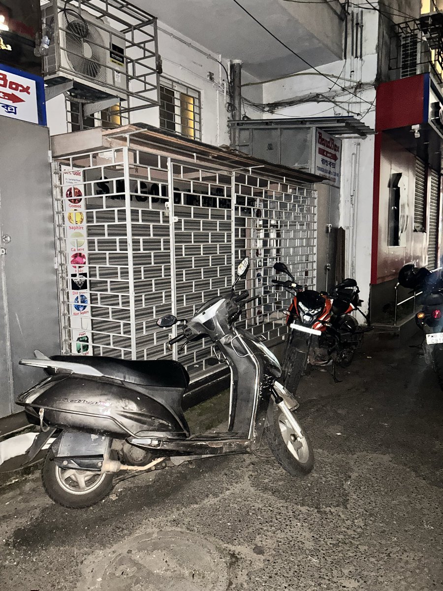 missKayal's tweet photo. @KPTrafficDept Care to take action @KPTrafficDept @KolkataPolice ???? https://t.co/2iOowZEeSB