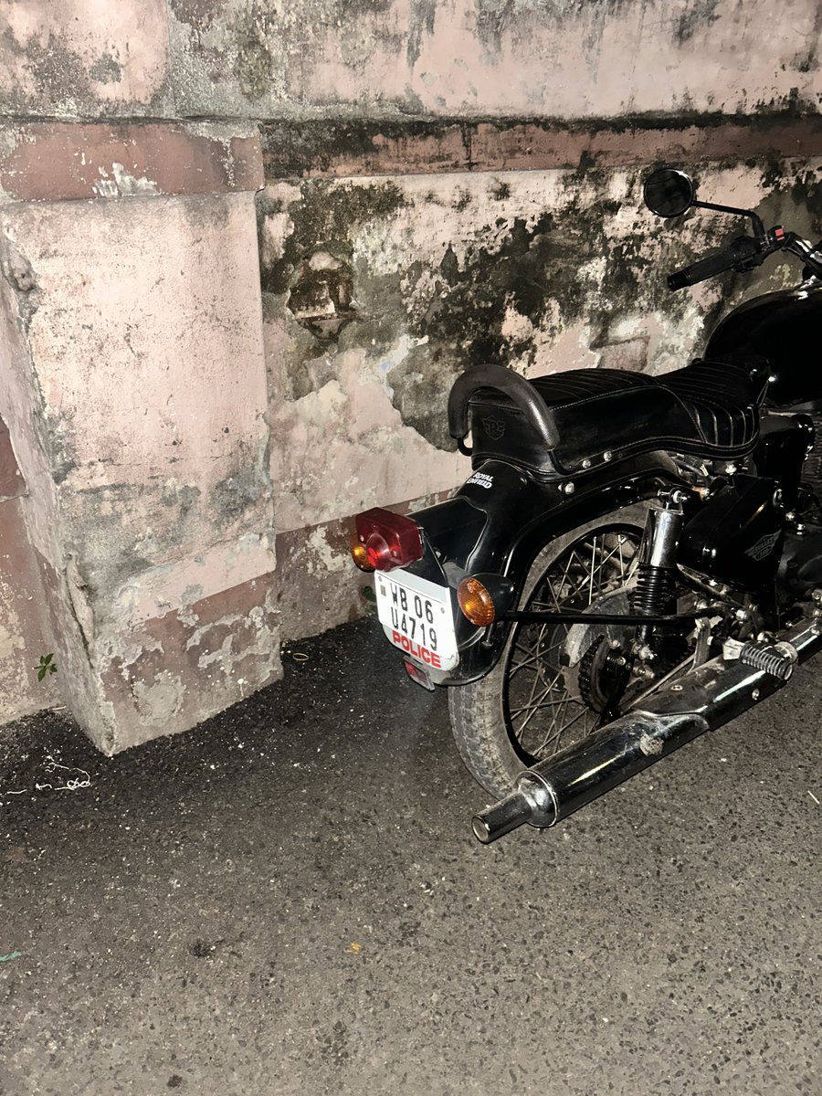 missKayal's tweet photo. @KPTrafficDept Care to take action @KPTrafficDept @KolkataPolice ???? https://t.co/2iOowZEeSB