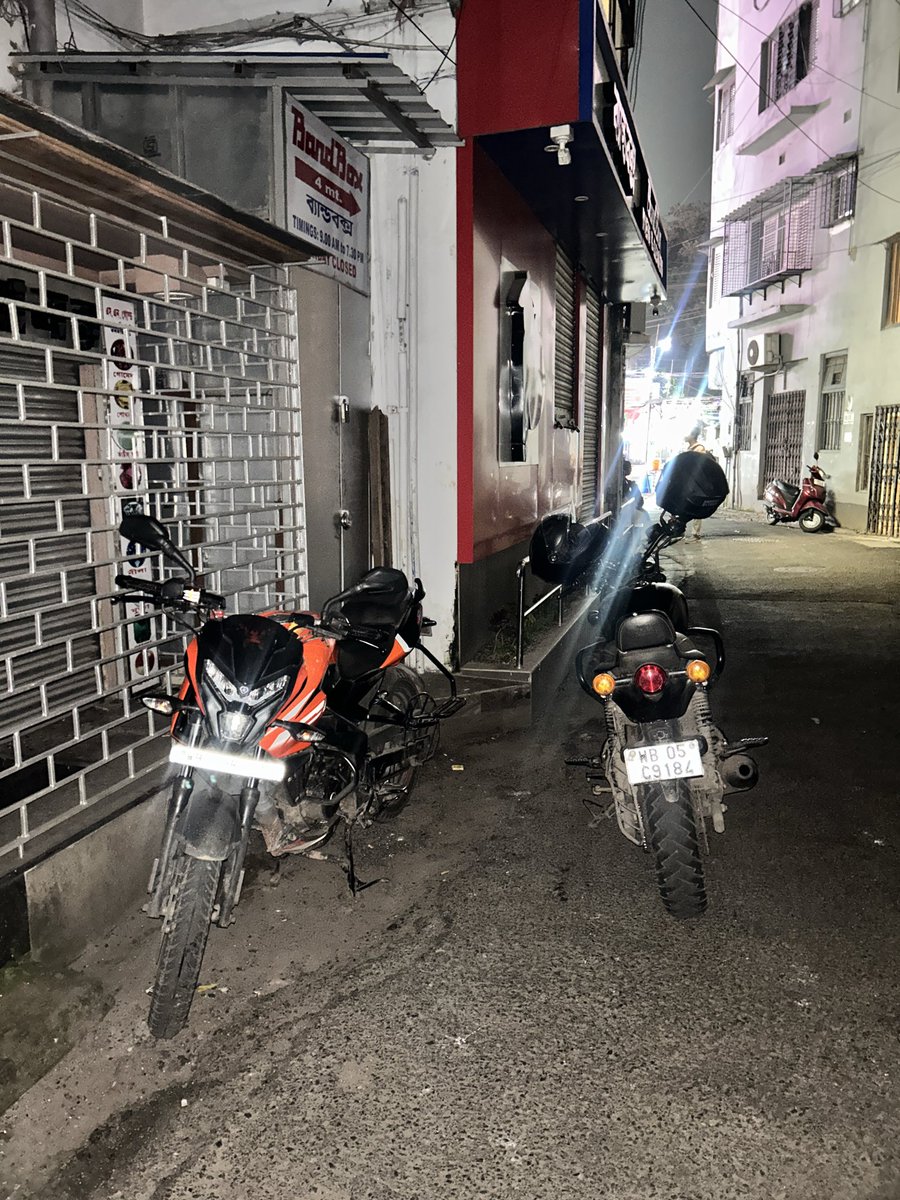 missKayal's tweet photo. @KPTrafficDept Care to take action @KPTrafficDept @KolkataPolice ???? https://t.co/2iOowZEeSB