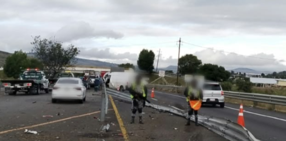GN_Carreteras's tweet photo. #Tomeprecauciones en #Michoacán se registra cierre parcial de circulación por #Vehiculoincendiado cerca del Km 124+800 de la carretera Atlacomulco -Maravatío con dirección Maravatío. Atienda indicación vial. https://t.co/SnaY0RPZRr