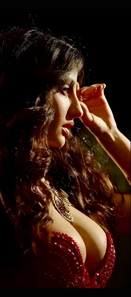 COSMOS_SULPHATE's tweet photo. #NoraFatehi https://t.co/b7crXoAZjL