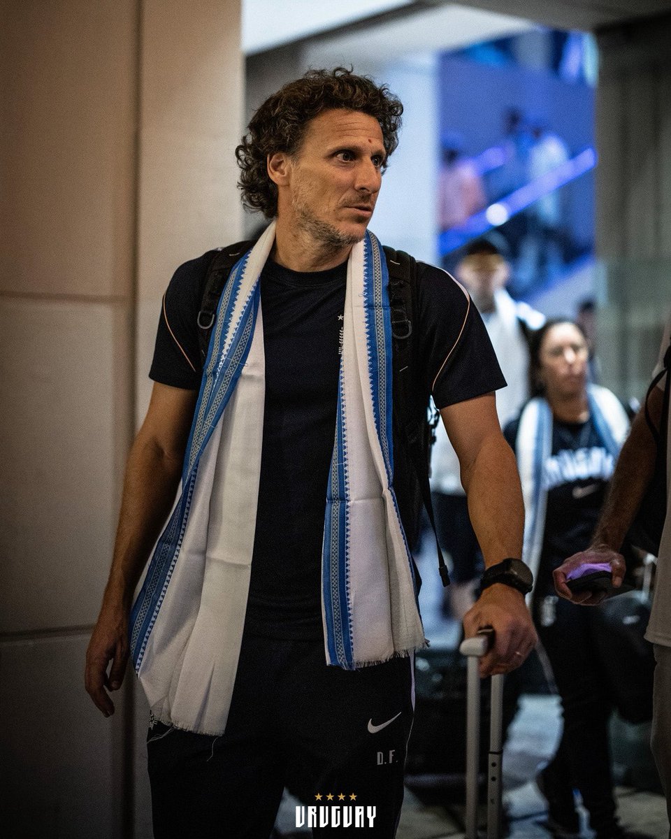 Uruguay's tweet photo. Llegamos a Calcuta y nos recibieron con honores: estola y Tilak 🇮🇳 https://t.co/0Iy5CGnSt0