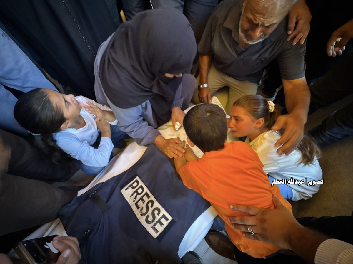 AbubakerAbedW's tweet photo. He last tweeted four hours ago about Israeli terrorists in the occupied West Bank. 

Journalist Mohammed Al-Najjar has just been assassinated in Khan Younis by Israel which continues to violate the ceasefire daily. 

Mohammed was one of the most respected journalists in Gaza. https://t.co/kclNJ0nBPX