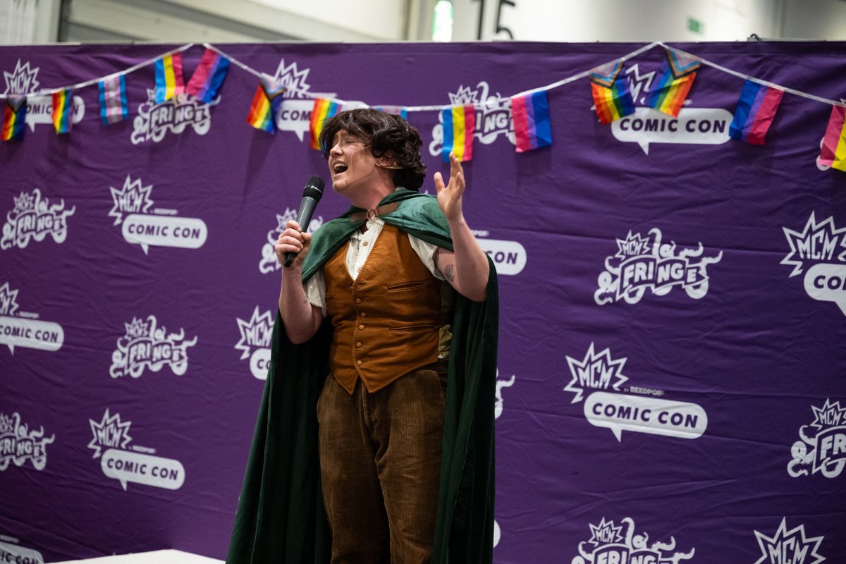 MCMComicCon's tweet photo. What's your karaoke song of choice? 🎤 https://t.co/QUn0okyhAk