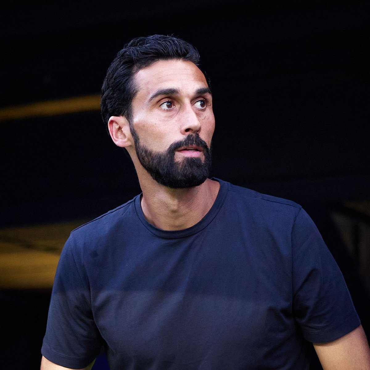 TouchlineX's tweet photo. 🚨 𝗢𝗙𝗙𝗜𝗖𝗜𝗔𝗟: The FA have CHARGED Fulham manager Álvaro Arbeloa with misconduct following his comments about the refereeing against Manchester United.

The FA allege that Arbeloa acted improperly by making comments that implied BIAS and/or questioned the integrity of a match official during his post-match interview.

He has until Thursday, October 1 to respond.