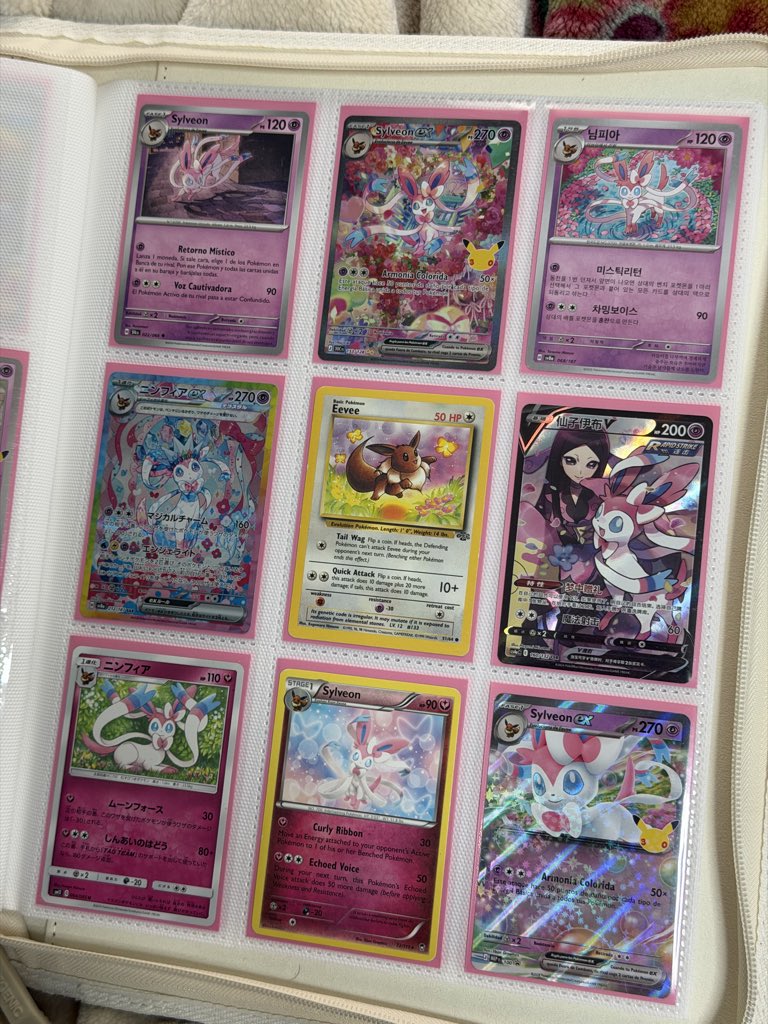 durk_dark's tweet photo. Me ha llegado el sylveon del 30a aniversario :p (es precioso) https://t.co/jaDk8GbyXU