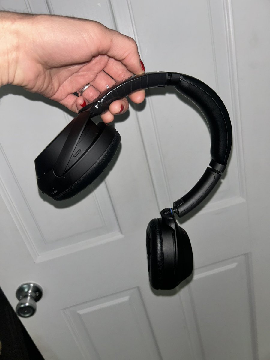 tobyinhell's tweet photo. oh my fucking god. the left side of my noise-cancelling broke a couple weeks ago &amp; i almost lost my mind but i managed to mostly fix it w electrical tape….. the other side just fucking broke https://t.co/hZOwGacqBG