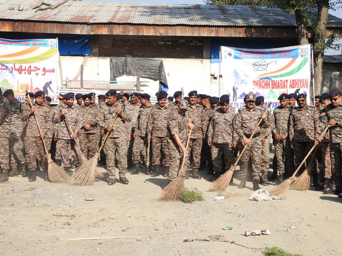 110bncrpf's tweet photo. “Clean surroundings, healthy lives, responsible citizens — together, let us make Swachhta our daily habit.”

110 BN CRPF conducted a cleanliness drive in Unit HQ, inspiring everyone to uphold hygiene and contribute towards a clean and safe environment within the campus. https://t.co/pCIWL6yiKG