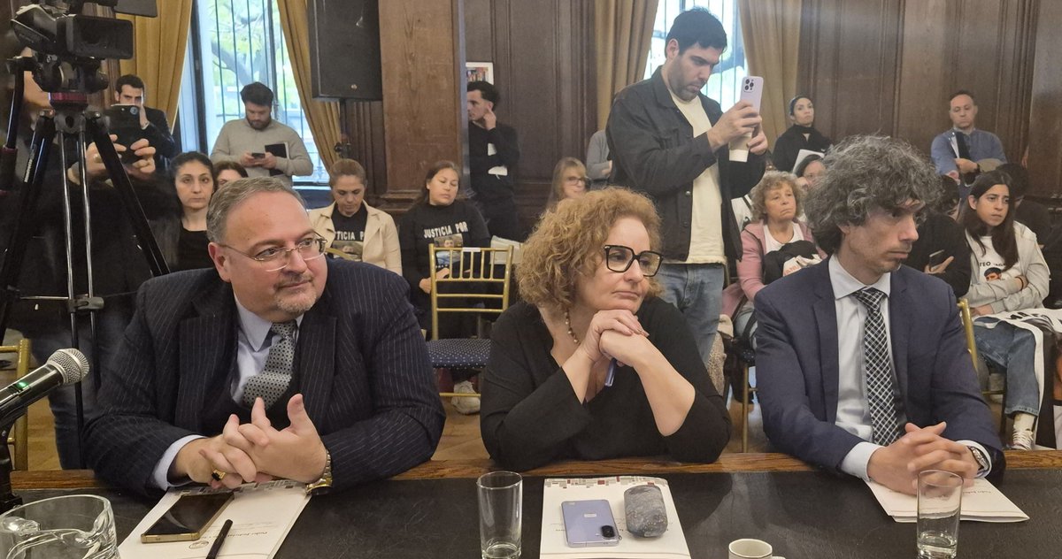 iJudicial's tweet photo. Audiencia de la Ley 2.451. 

Integrantes del Poder Judicial y Poder Legislativo se reunieron en la Legislatura de la Ciudad Autónoma de Buenos Aires para debatir posibles modificaciones de la Ley 2.451. https://t.co/dvONCwwwEk