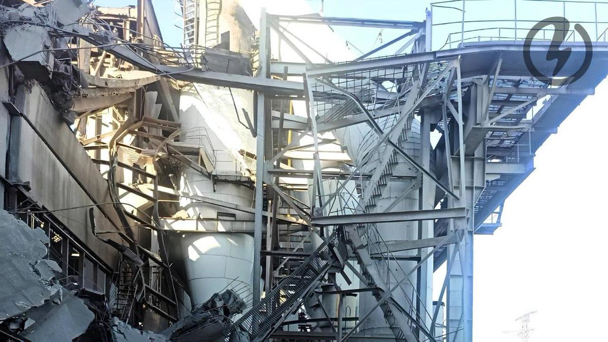 BohuslavskaKate's tweet photo. Trypilska Thermal Power Plant in Kyiv damaged by Russian attack.

Russian terrorism knows no bounds. They are striking every civilian target they can think of, from energy infrastructure to stores and homes. Ukraine needs air defense! https://t.co/6oj51lDHMr