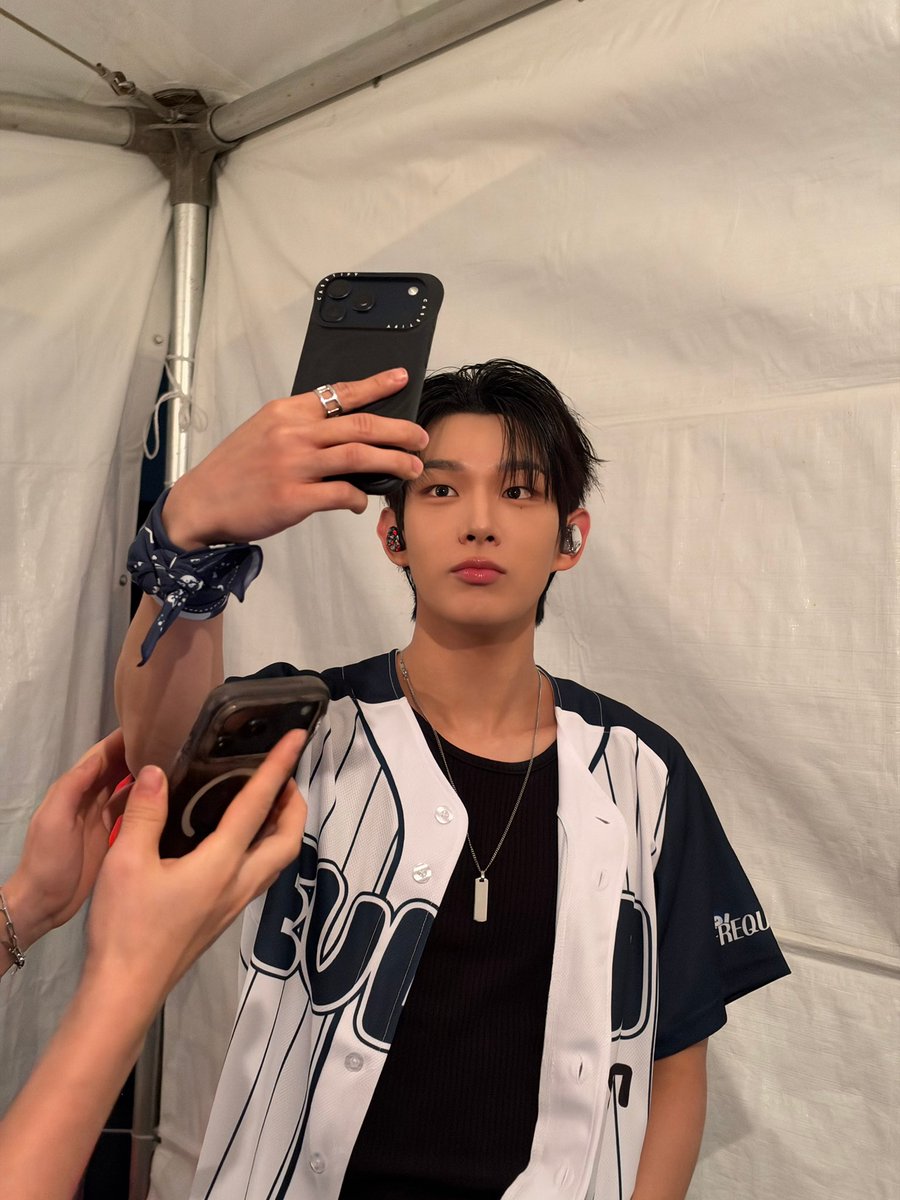 AHOF_official's tweet photo. 을지대💙💙💙
오늘 좋은 추억 만들고 갑니다🥰
을지대 학생분들 화이팅!!💪

#AHOF #아홉
#STEVEN #스티븐 https://t.co/Kbg4R3Jeo2